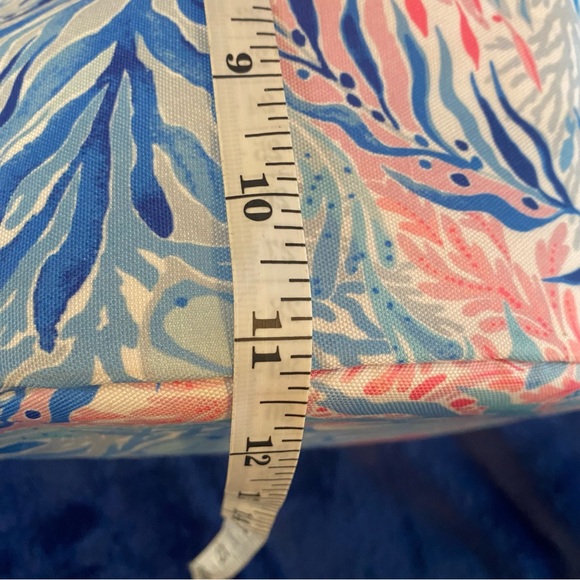 Lilly Pulitzer Soft Shell Insulated Zip up Cooler with Handle in Blue / Pink - Picture 8 of 10
